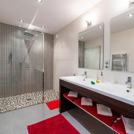 Le Loft Avec Jacuzzi Tatil Evi *